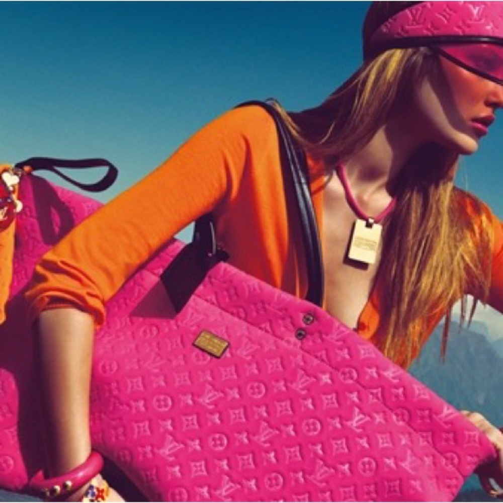 Louis Vuitton: Limited Edition Neoprene Scuba LV Monogram MM Tote Bag (Fuchsia) - Picture 3 of 17